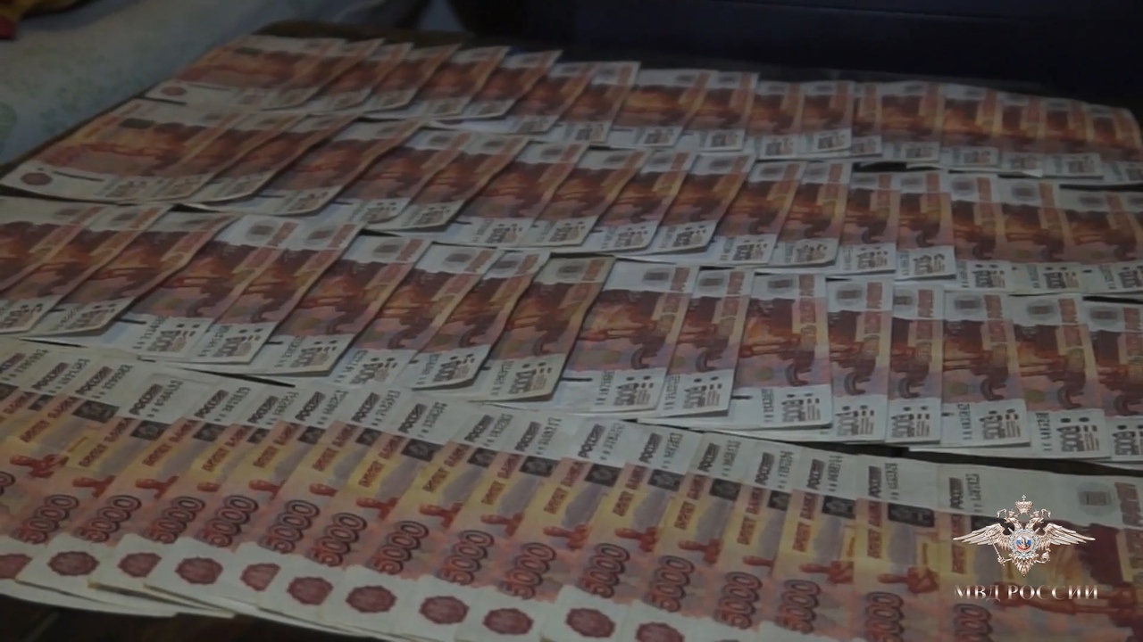 При обысках в квартирах мошенников нашли несколько сот тысяч рублей 