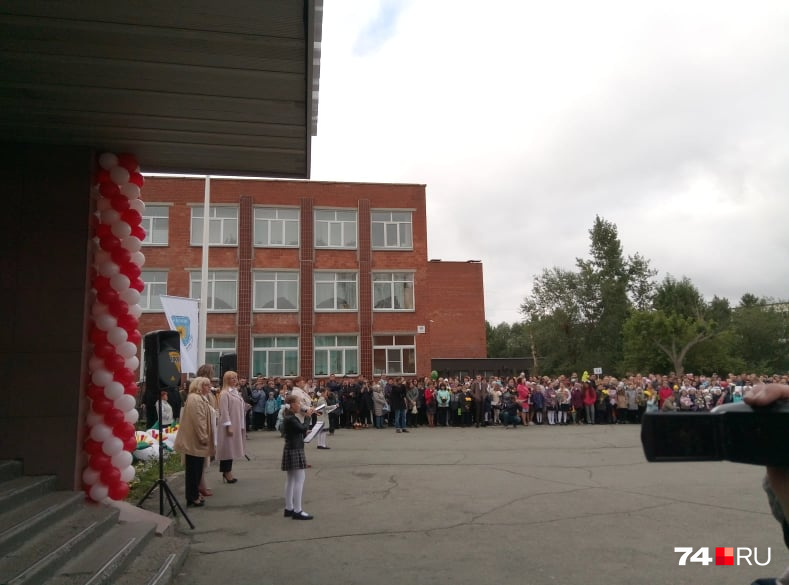 В 95-ю школу в этом году набрали больше 400 первоклассников В 95-ю школу в этом году набрали больше 400 первоклассников