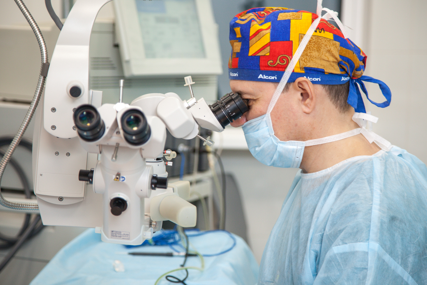 Операция катаракты новосибирск. Эндоларингеальная Микрохирургия. Факоэмульцификация катаракта. Микрохирургия глаза Федорова. Микрохирургия глаза удаление катаракты.