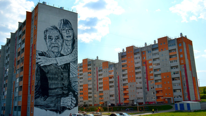 Авангард на ангаре и гигантский портрет двух поколений: мировые мастера граффити «прокачали» Сатку
