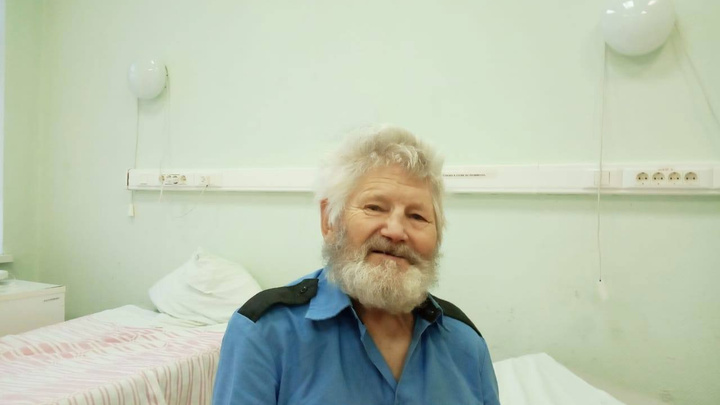 «Отзывается на имя Юра»: в 40-й больнице ищут родственников дедушки, страдающего потерей памяти