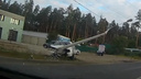 «Что плохого ему сделал столб?»: в Тольятти водитель протаранил фонарь