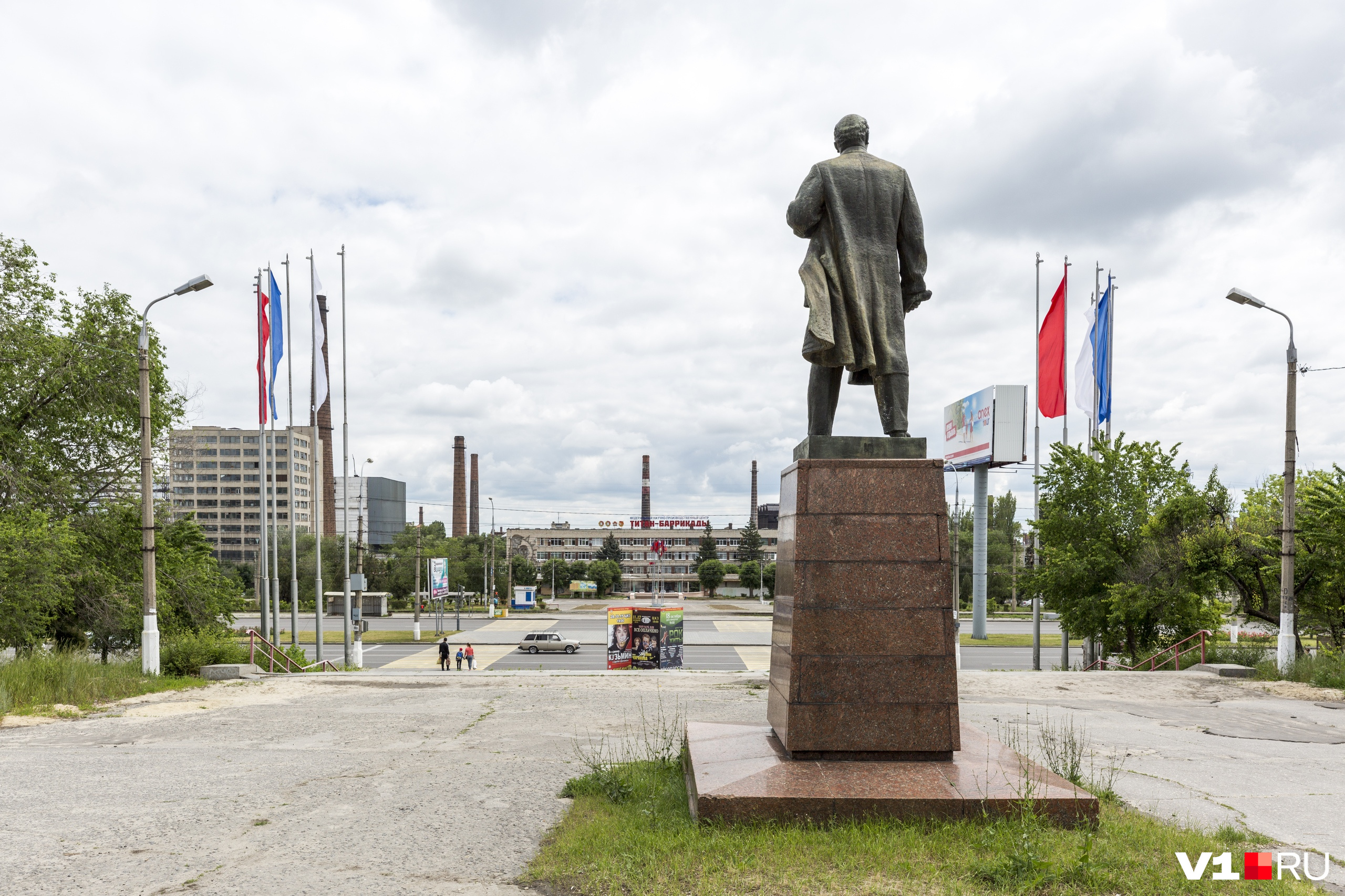 Памятник номер. Горловка памятник Ленину. Геническ памятник Ленину.