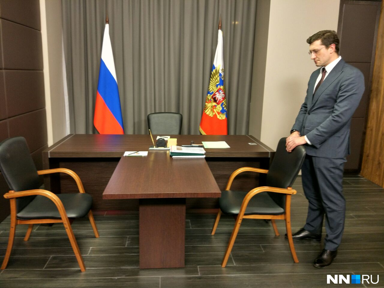 Врио губернатора Глеб Никитин в VIP-зале аэропорта ожидал первой встречи с Владимиром Путиным после своего назначения 26 октября