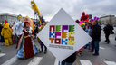 Кукольный карнавал: 10 ярких фотографий с театрального шествия