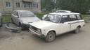«Жигули» протаранили три иномарки во дворе Калининского района