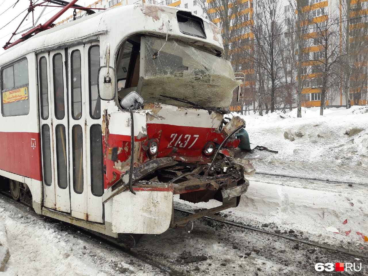 Казанский трамвай попал на камеру. Дтп на гвардейской трамвай. Трамвай татар информ. Трамвай в нижнем отказали тормоза. Авария на гвардейской в казани 2021.