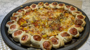 Карривурст и пицца с бортиками: публикуем видеоинструкции двух простых рецептов из сосисок