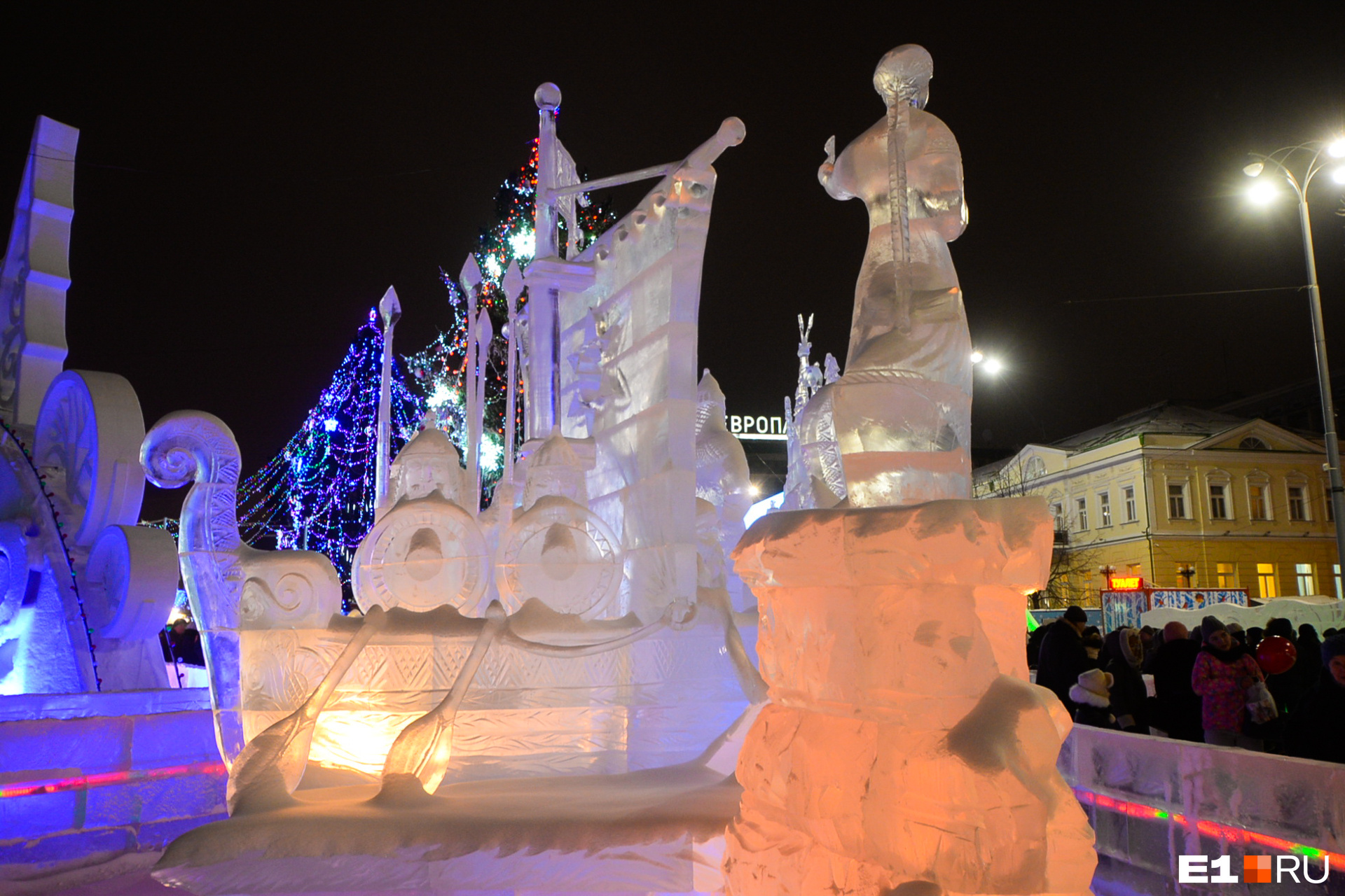 В этом году тематика ледового городка — сказы Бажова