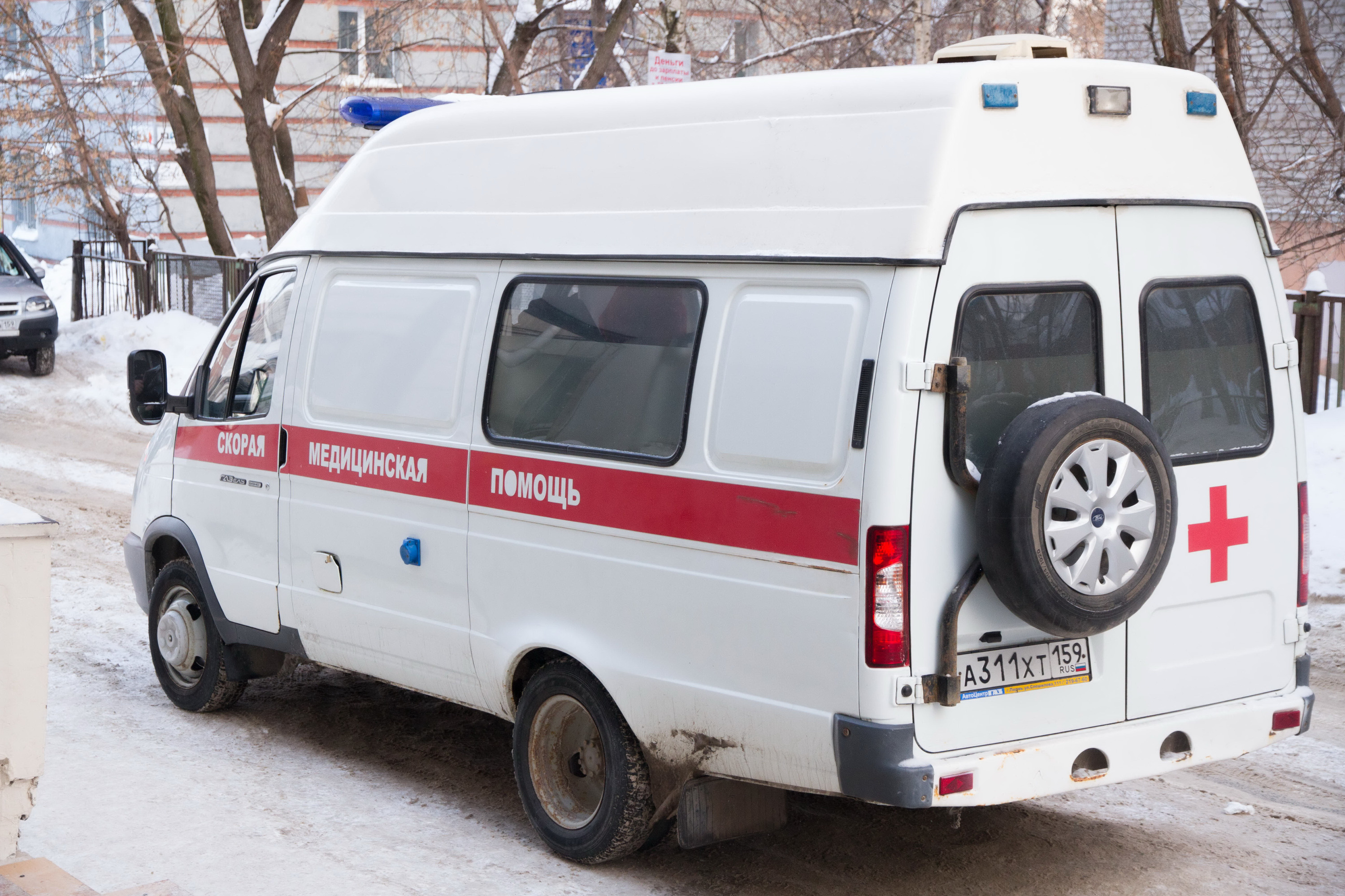 Скорая пермь. Пермская скорая. Машина скорой помощи зима. Станция скорой помощи Пермь.