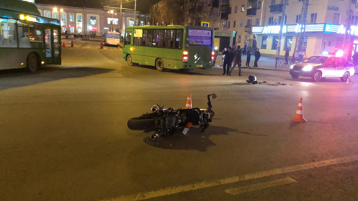 Первый погибший байкер сезона: в Екатеринбурге после аварии скончался мотоциклист