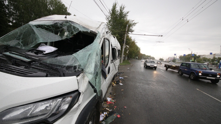 Умерла 17-летняя пассажирка микроавтобуса из Уфы, который протаранил мусоровоз в Челябинске