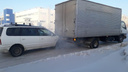 «Хонда» заехала под грузовик рядом с Гусинобродским шоссе: пассажирку увезли в травмпункт