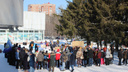 «В школе давка и толкучка»: в Академгородке провели митинг за пристройку к проблемной гимназии