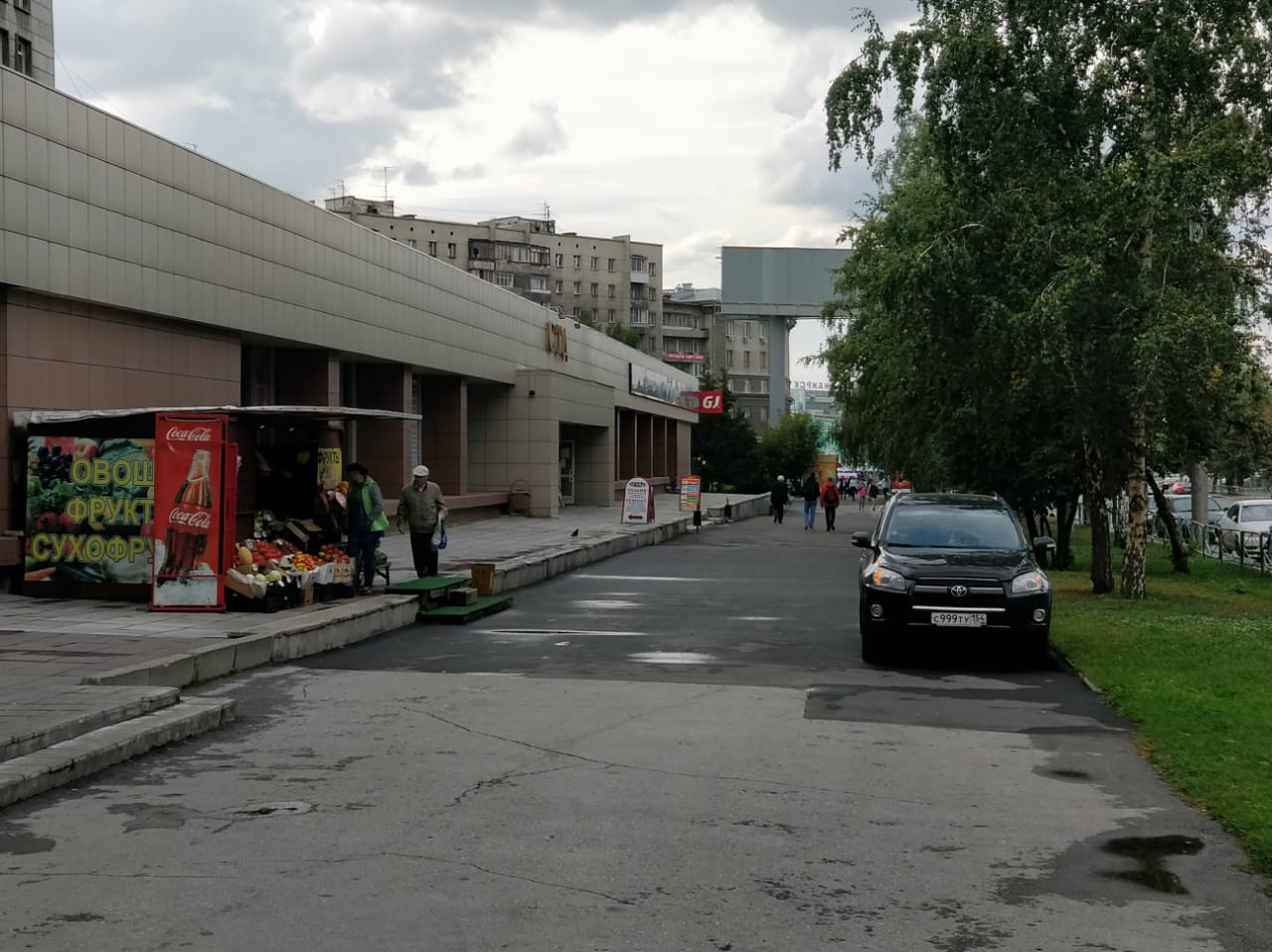 Стоянка на тротуаре Стоянка на тротуаре