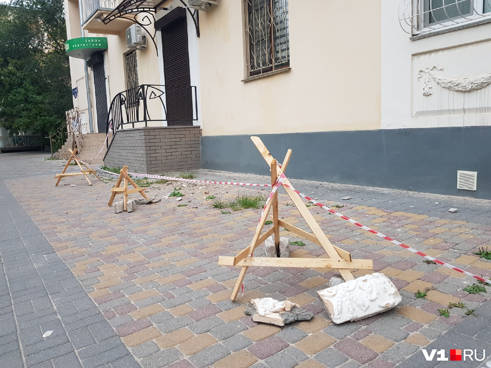 Один балкон упал в начале сентября Один балкон упал в начале сентября
