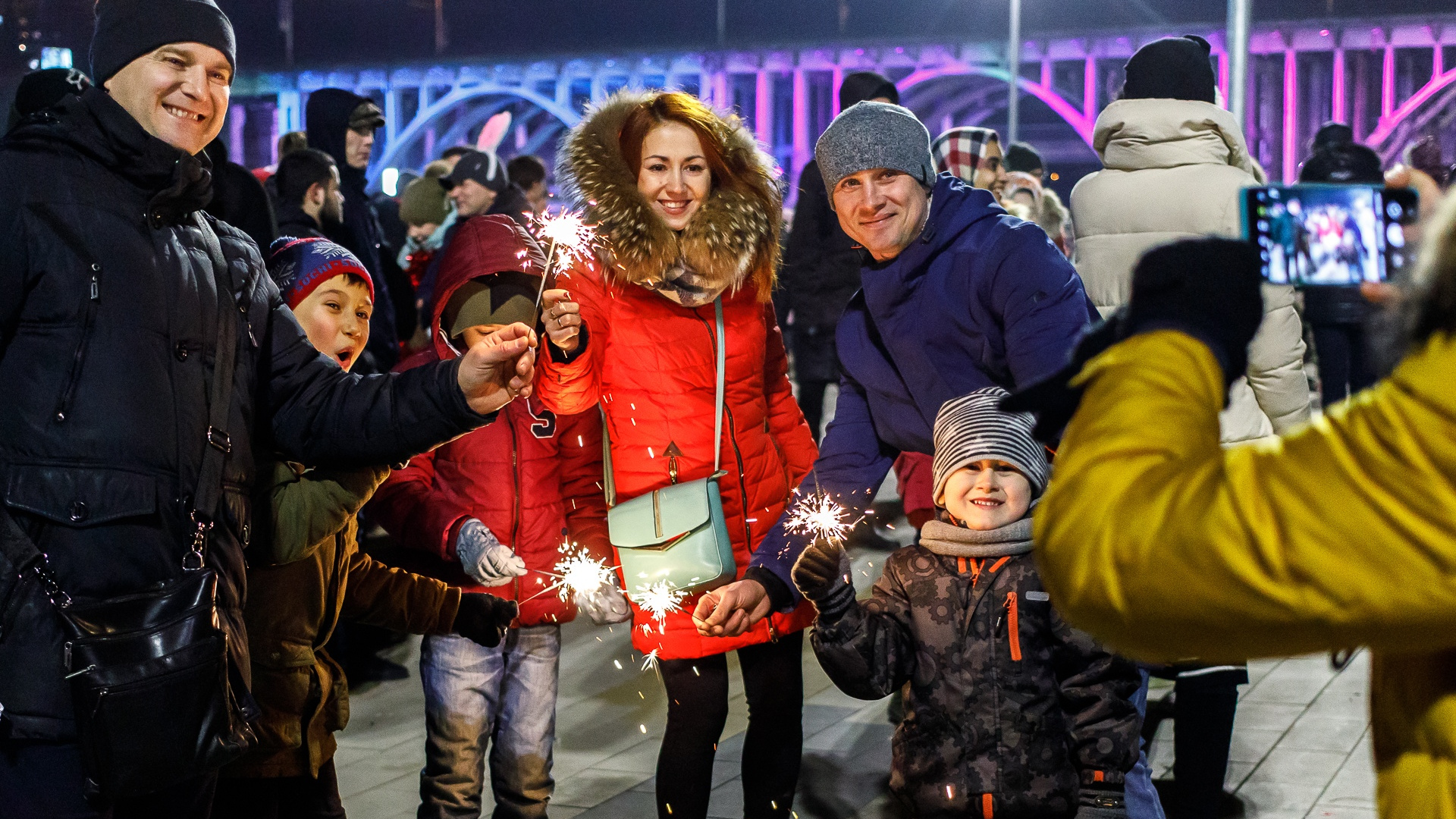 Новый год продлили. Россияне рассказали, как провели новогодние каникулы.
