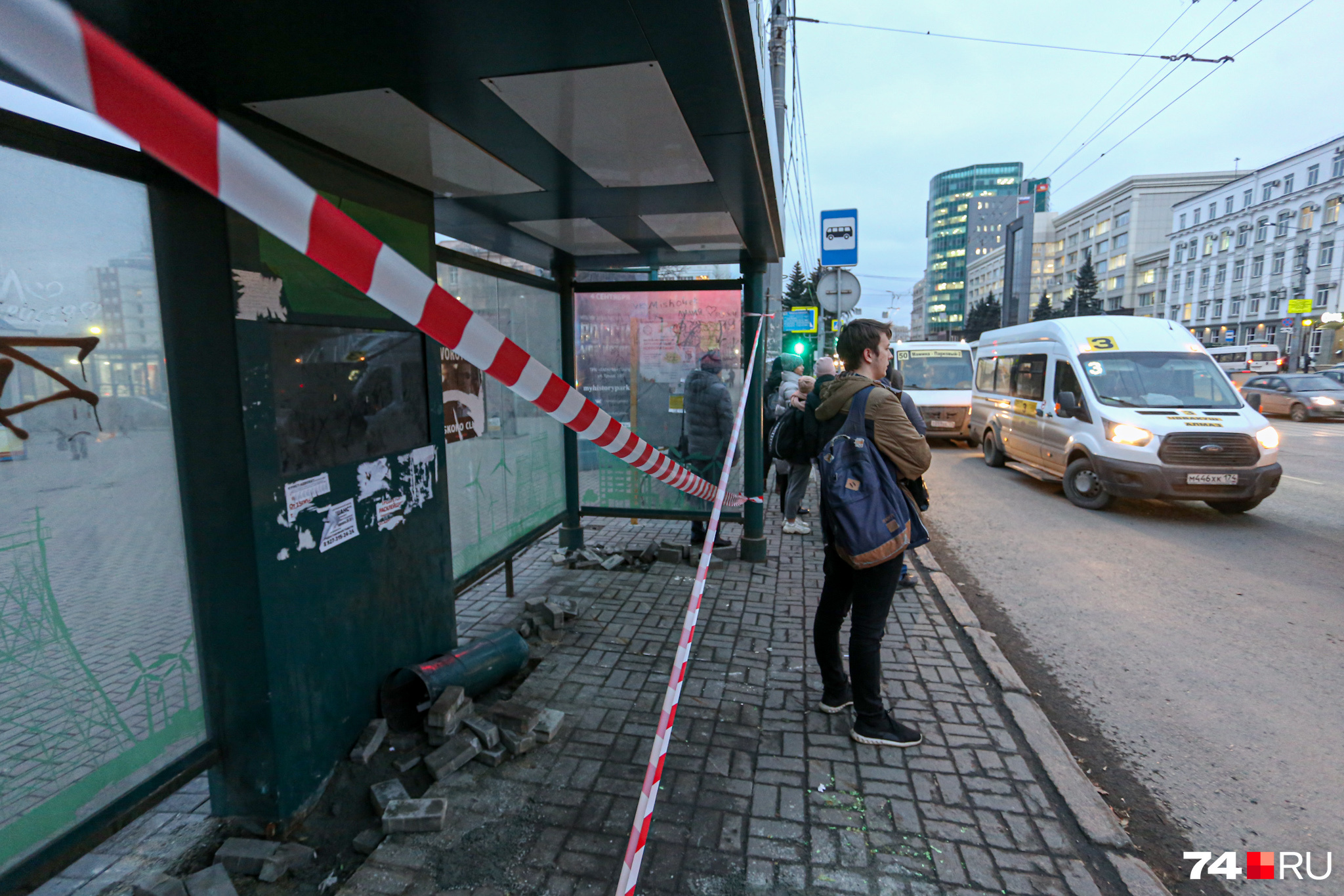 Если за новыми челябинскими остановками не будут следить, возможно, уже в следующем году их ждёт такая же судьба Если за новыми челябинскими остановками не будут следить, возможно, уже в следующем году их ждёт такая же судьба