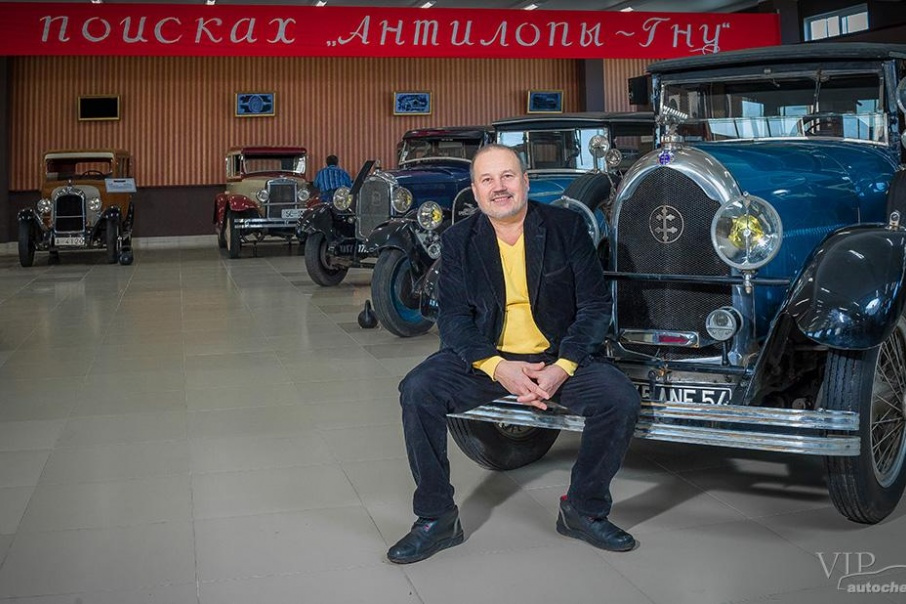 В торговом комплексе Владимир Спиридонов открыл музей ретроавтомобилей