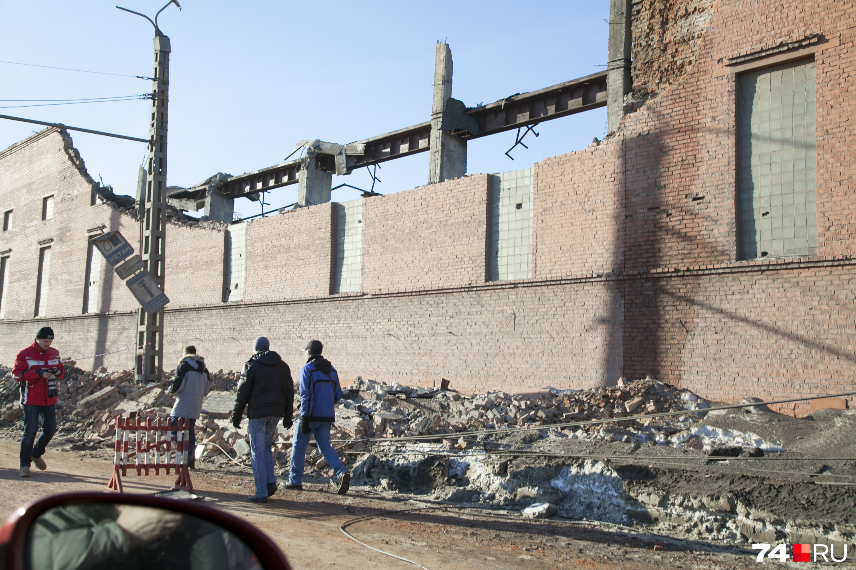 Ударная волна разрушила стену Челябинского цинкового завода