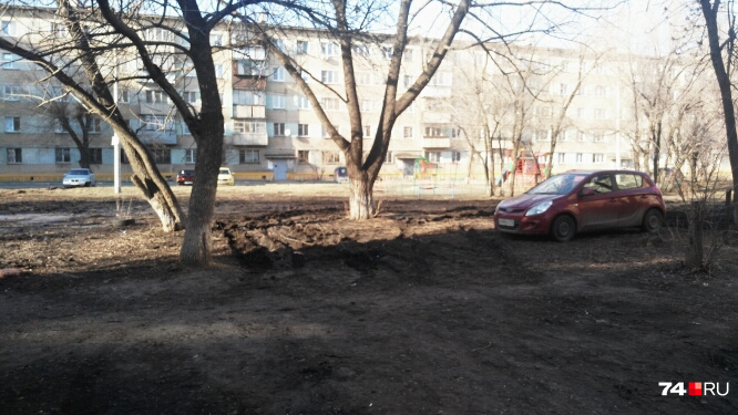 Так выглядит двор в Ленинском районе. Улица Гончаренко, 90Б Так выглядит двор в Ленинском районе. Улица Гончаренко, 90Б
