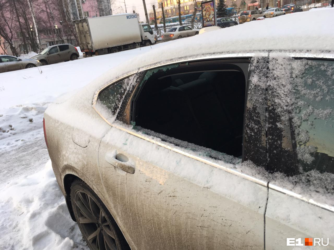Утром 6 февраля Марина обнаружила разбитое окно в своей машине