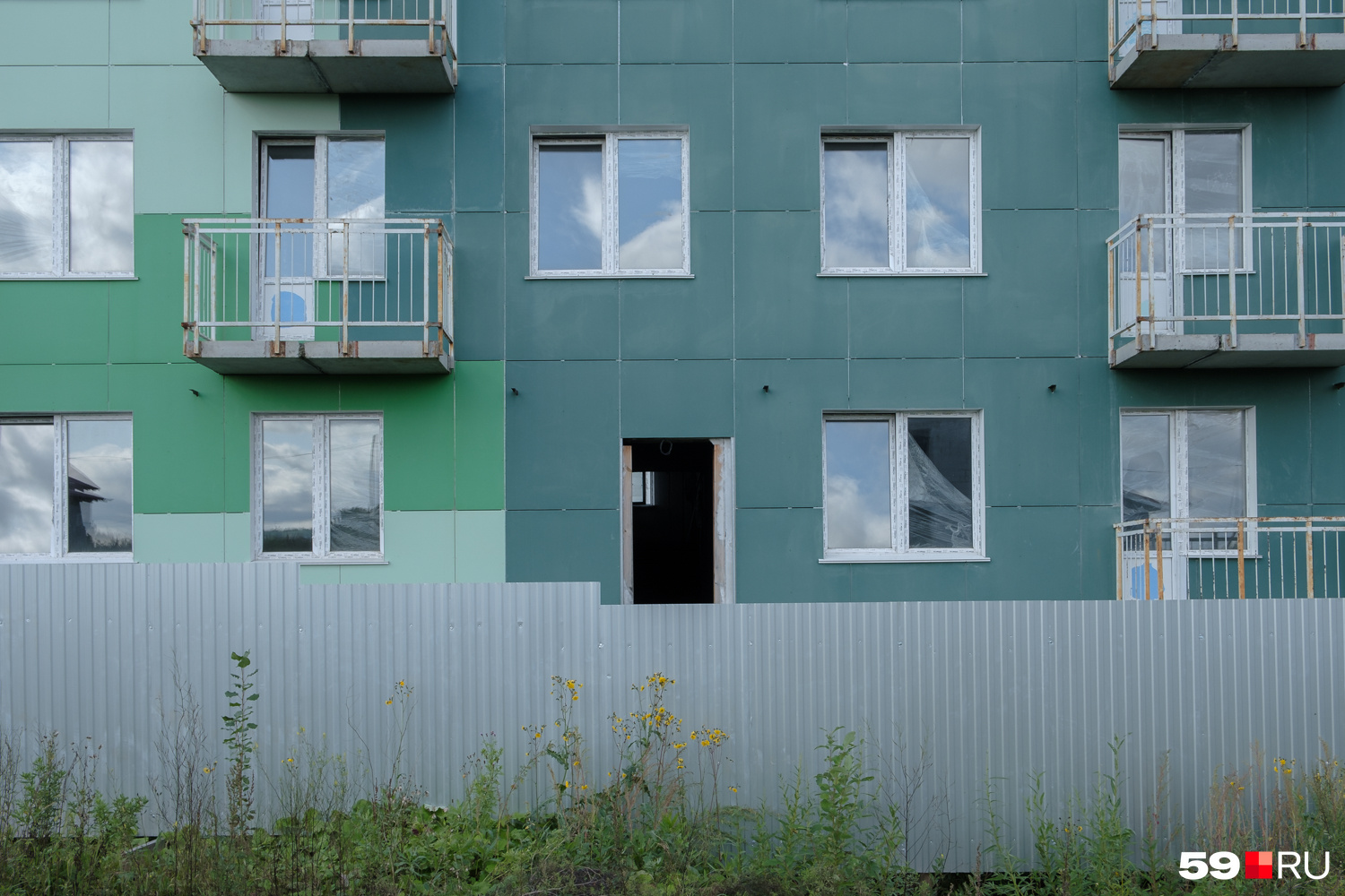 Некоторые дома даже не закрыты Некоторые дома даже не закрыты