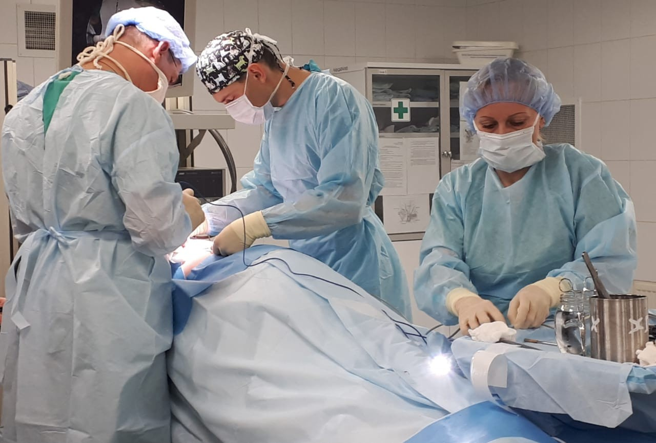 Операция прошла 25 октября и длилась 5 часов — кисту удалили через небольшие проколы. Детям такие операции делают только в областной больнице