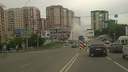 Видео: коммунальный фонтан на Бориса Богаткова повредил три машины