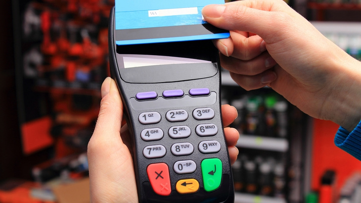 В Красноярске закупают устройства для расчета в маршрутках по банковским карточкам и смартфонам