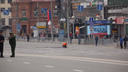 Военная техника оборвала провода на площади Ленина