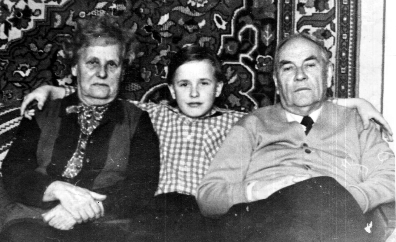 Марина и Павел Мочаловы с внуком Олегом