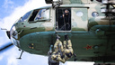 Технично и эффектно: сотрудники челябинского СОБРа отработали высадку из вертолёта без парашютов