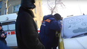 Шестилетний мальчик оказался один в закрытой ледяной машине: к нему приехали спасатели