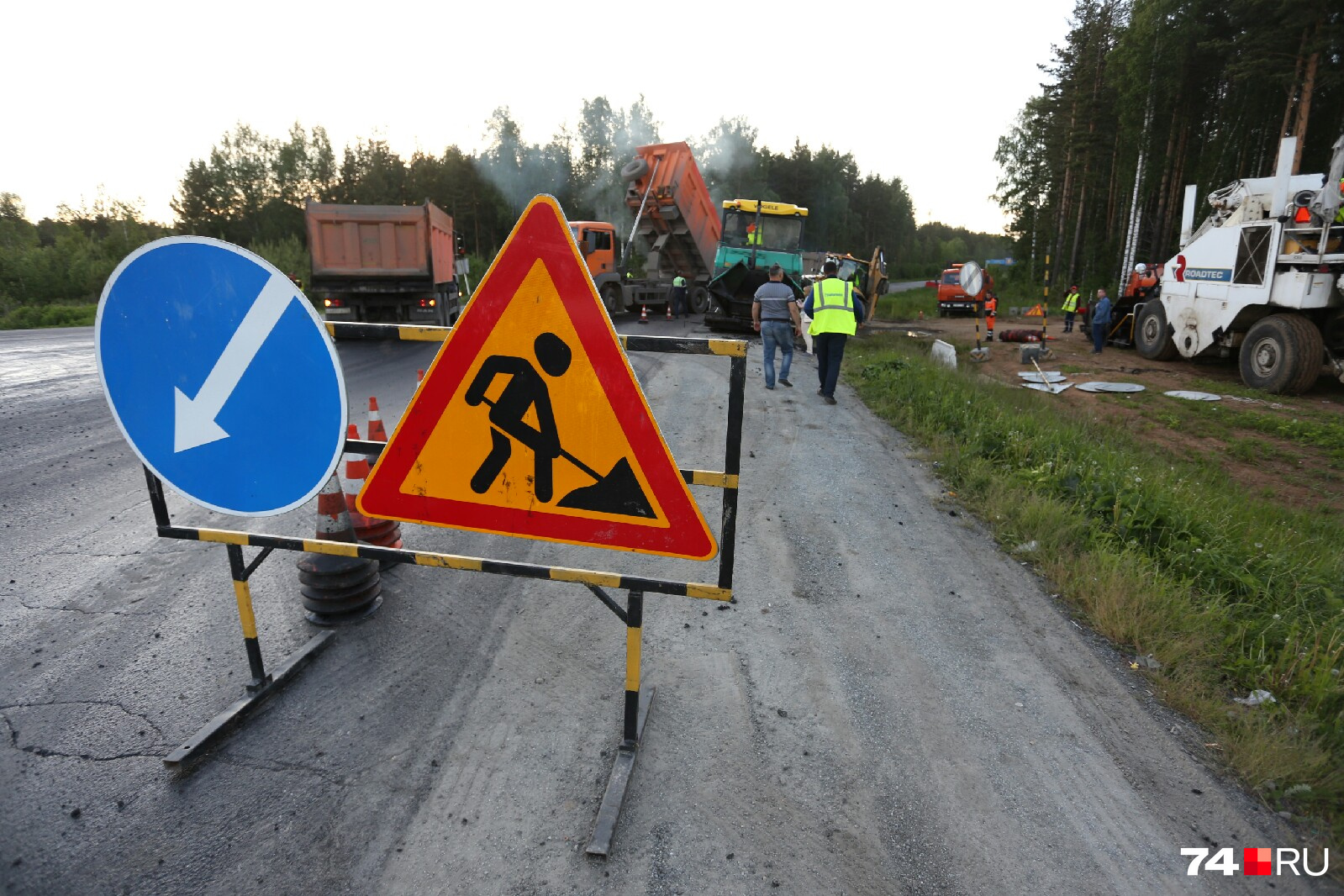 На участке, где произошла авария, были выставлены знаки, сообщающие о дорожном ремонте
