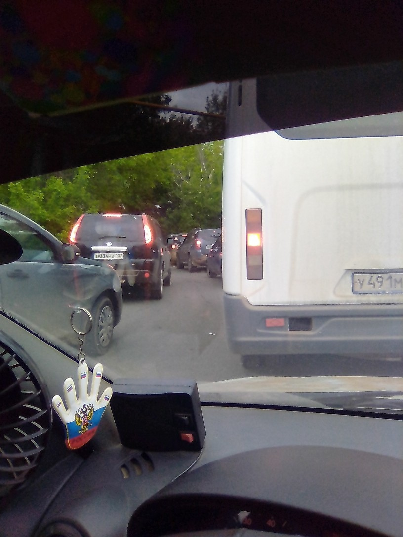Очевидец пишет в соцсетях, что пробка собралась и на Армавирской Очевидец пишет в соцсетях, что пробка собралась и на Армавирской