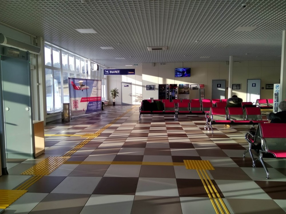 Внутри аэропорта комфортный зал ожидания и удобства