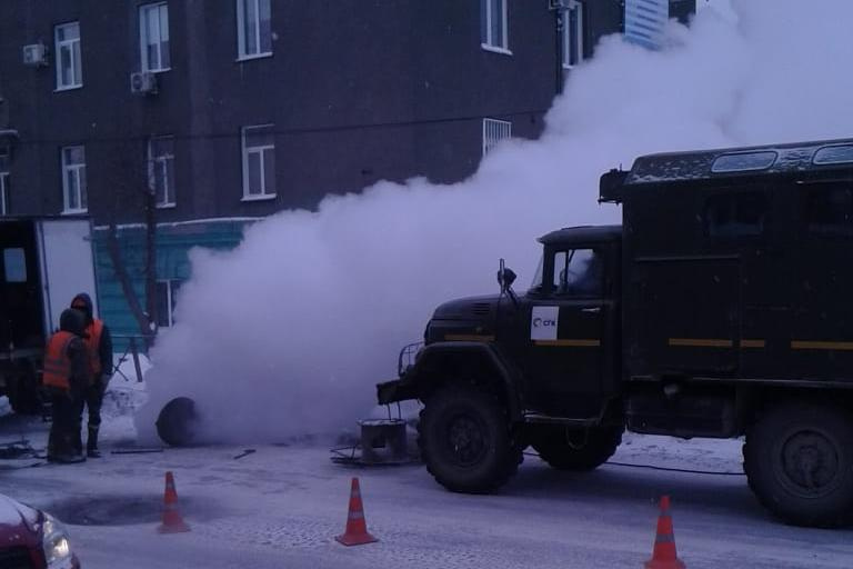 Трубу прорвало на пересечение Промышленной и Королёва Трубу прорвало на пересечение Промышленной и Королёва