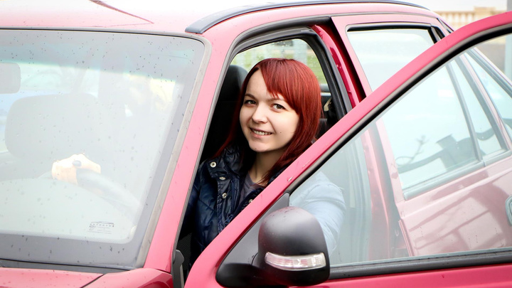 Пришлось уговаривать, чтобы «прикурить»: нижегородка о том, как помогает автомобилистам на дороге