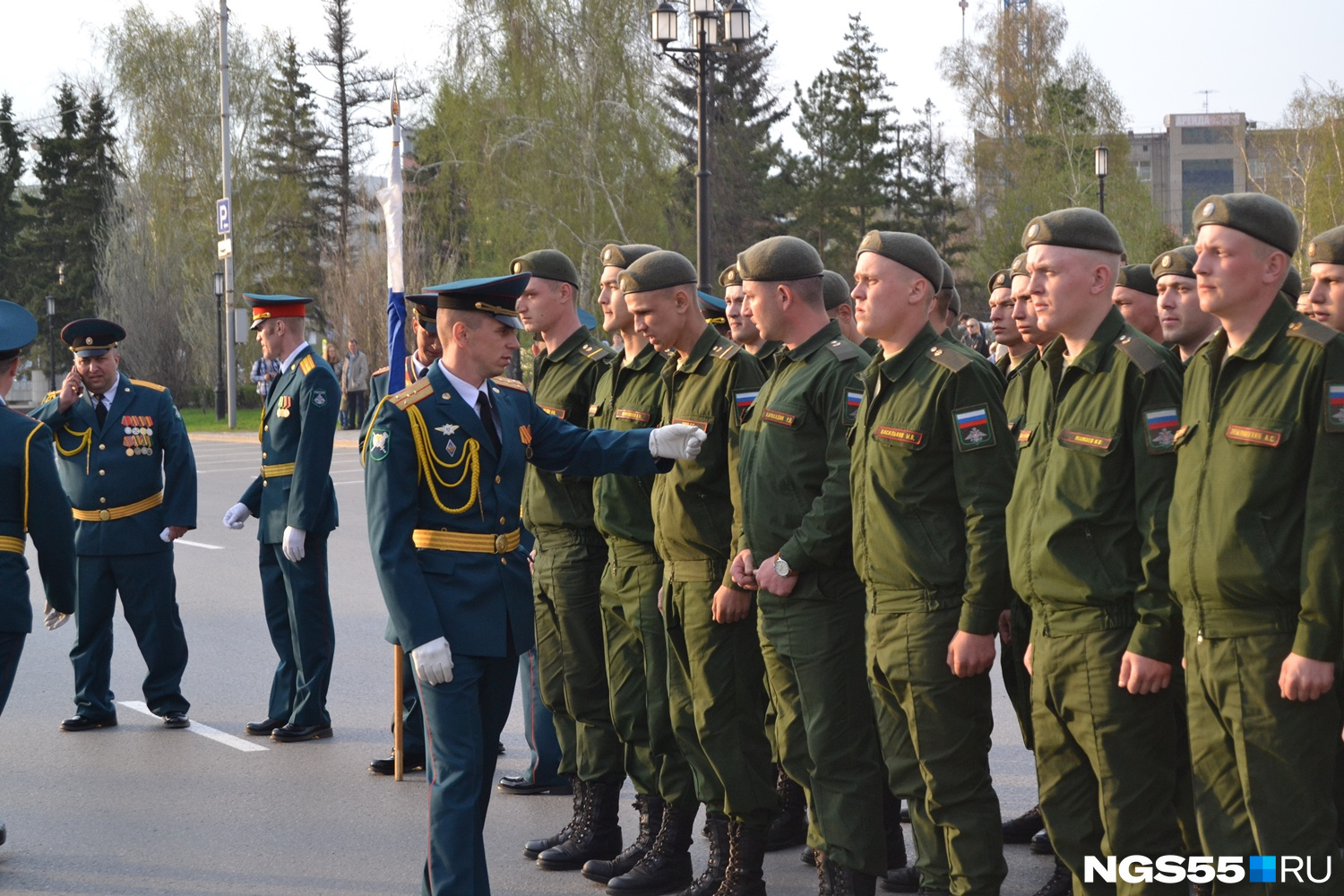 Проверка нашивок — все ли правильно и крепко пришито?