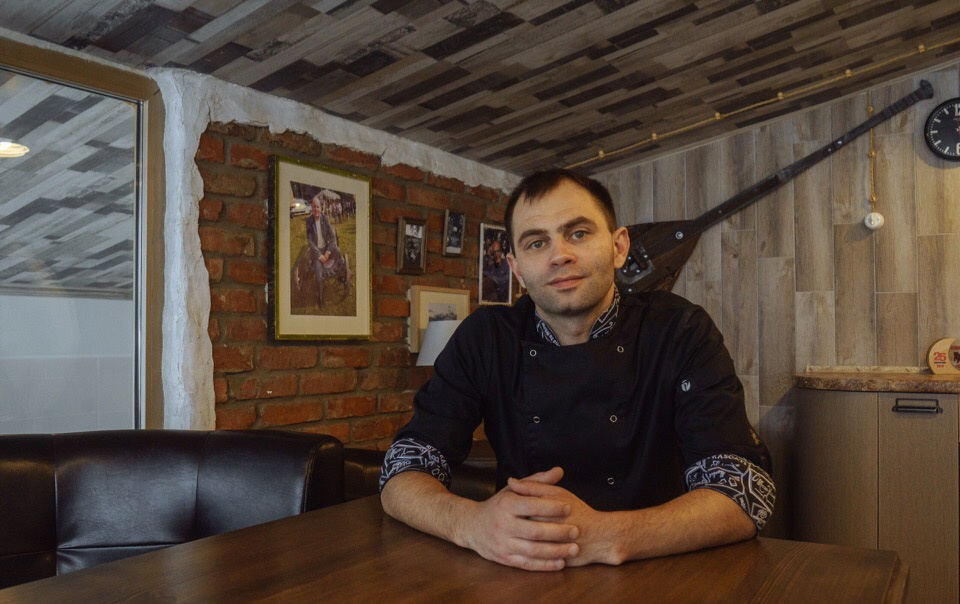 Константин Коньшин — шеф-повар ресторана коми-пермяцкой кухни «Национальный» Константин Коньшин — шеф-повар ресторана коми-пермяцкой кухни «Национальный»