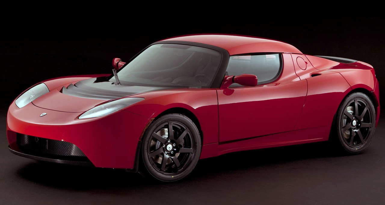 Tesla Roadster (2008–2012) построена на шасси отличного спорткара Lotus Esprit, а потому не казалась ущербной на фоне «нормальных» машин, несмотря даже на электропривод. Разгон до 100 км/час за 4 секунды добавлял азарта Tesla Roadster (2008–2012) построена на шасси отличного спорткара Lotus Esprit, а потому не казалась ущербной на фоне «нормальных» машин, несмотря даже на электропривод. Разгон до 100 км/час за 4 секунды добавлял азарта