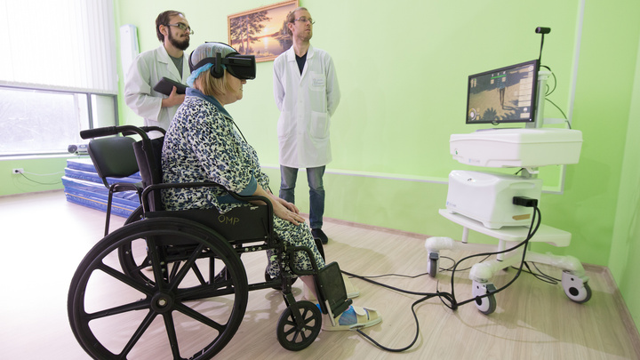 Врачи из Екатеринбурга ставят парализованных уральцев на ноги с помощью очков виртуальной реальности