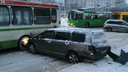 Автобус столкнулся с двумя машинами и перегородил дорогу на улице Сибиряков-Гвардейцев