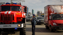 Видео: пожарный автомобиль с мигалкой устроил проверку новосибирским водителям