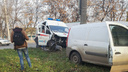 Снесло капот: в Тольятти столкнулись скорая помощь и легковушка
