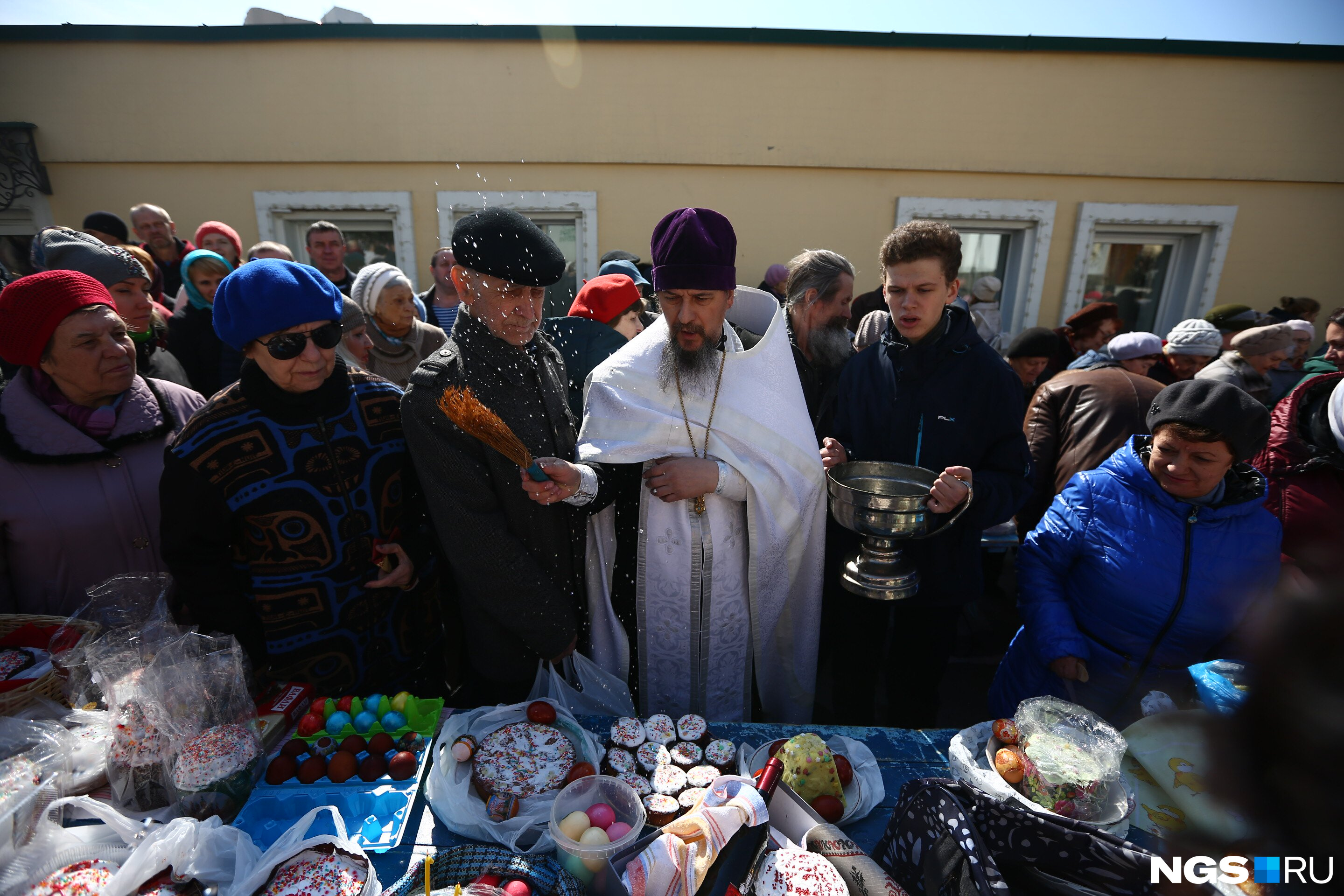 Завтра, 28 апреля, в честь Пасхи из Иерусалима в Новосибирск приедет Благодатный огонь