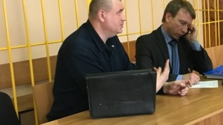 Нижегородский экс-полицейский, ударивший задержанную женщину, получил 4 года условно. Снова