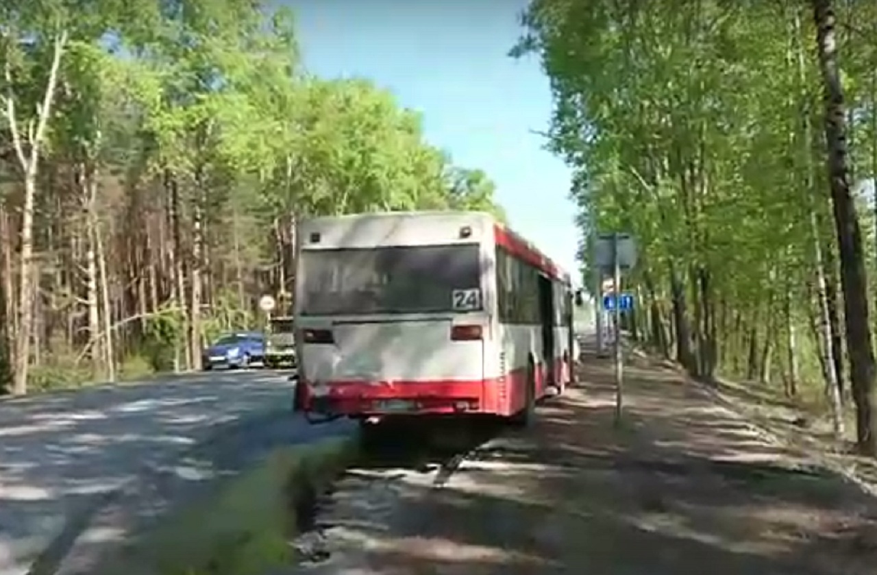 А этот возил людей по городу А этот возил людей по городу