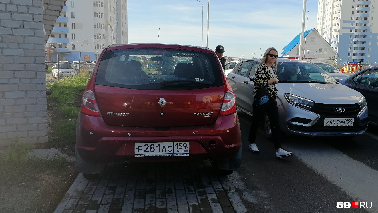У ЖК «Грибоедовский» вечная проблема с парковкой 
